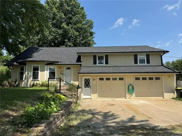 508 Maple Lane, Lansing, KS 66043