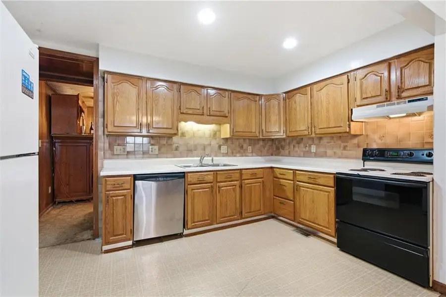 3914 Sunrise Drive, Kansas City, MO 64123 - #2