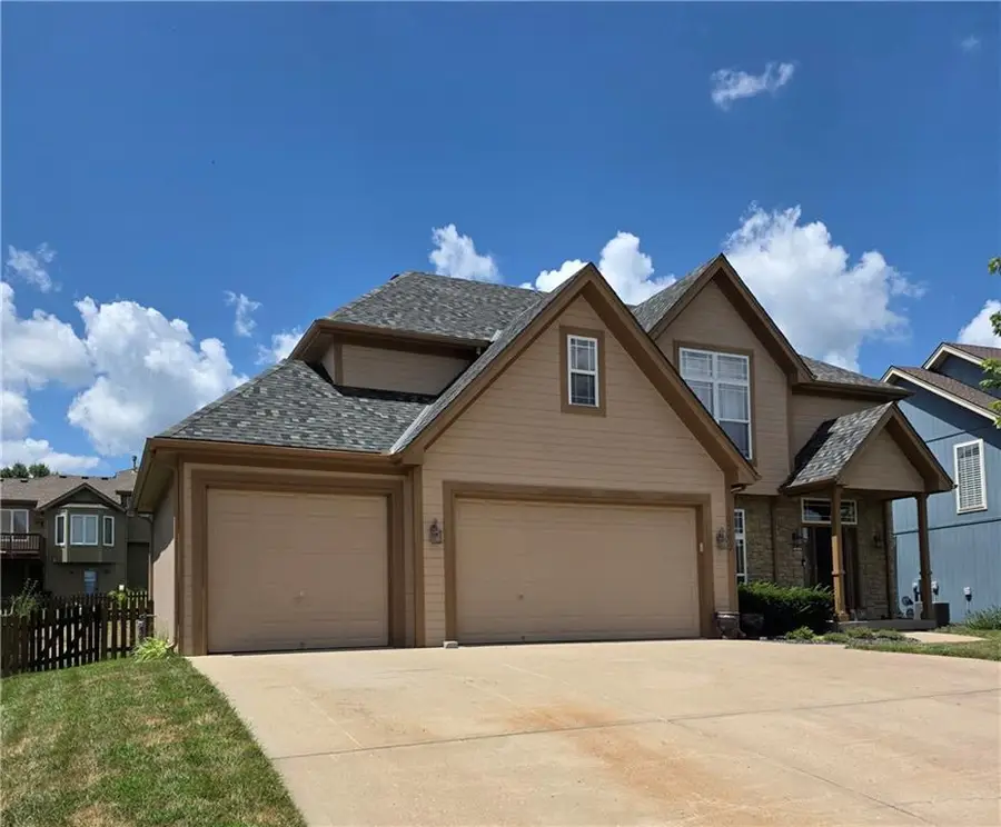 10760 N Laurel Avenue, Kansas City, MO 64157 - #2