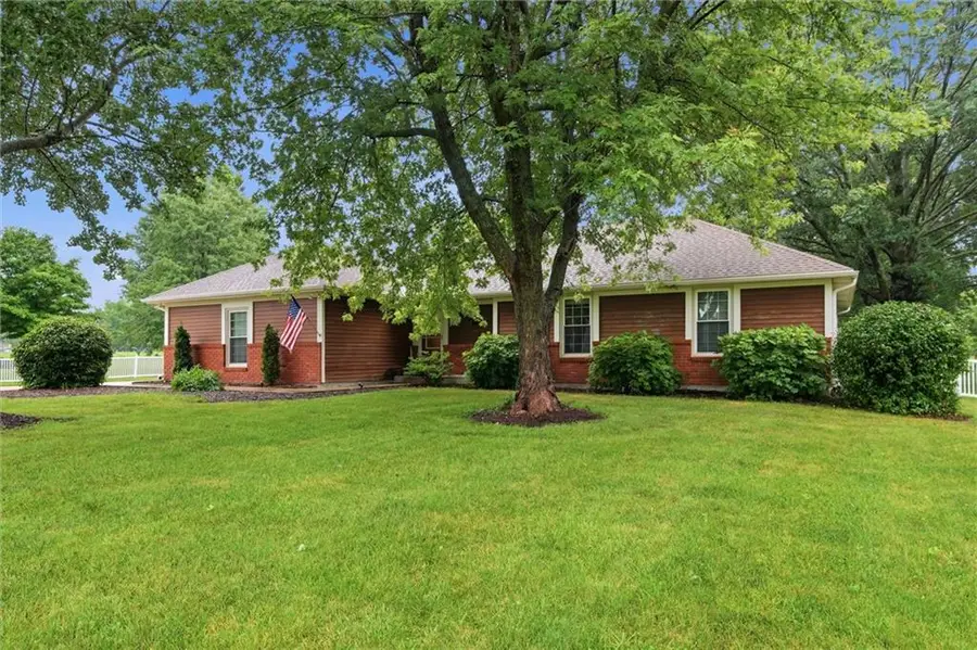 5625 W 201 Street, Stilwell, KS 66085 - #3