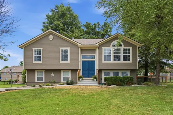1400 Aspen Drive, Greenwood, MO 64034