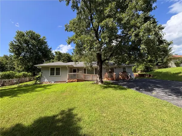 10720 E 43rd Street, Kansas City, MO 64133