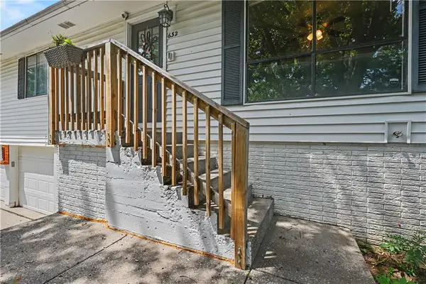 632 N Mohican Drive, Independence, MO 64056