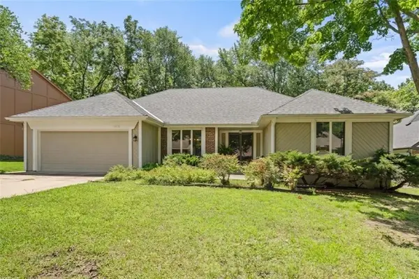 11715 W 102nd Terrace, Overland Park, KS 66214