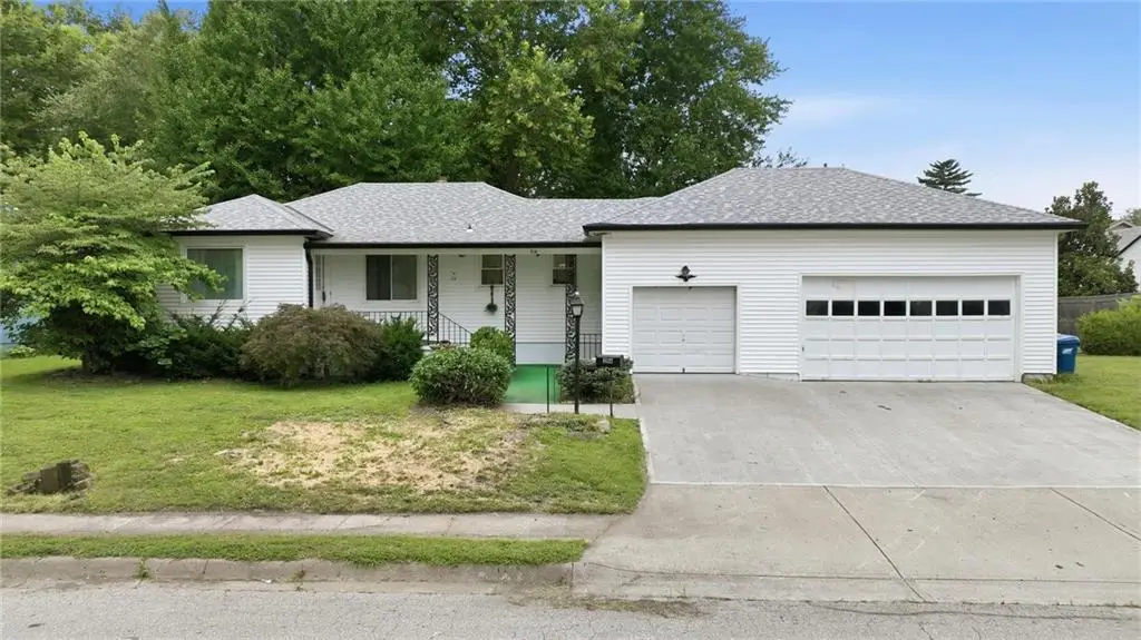 216 Moss Avenue, Liberty, MO 64068 - #1