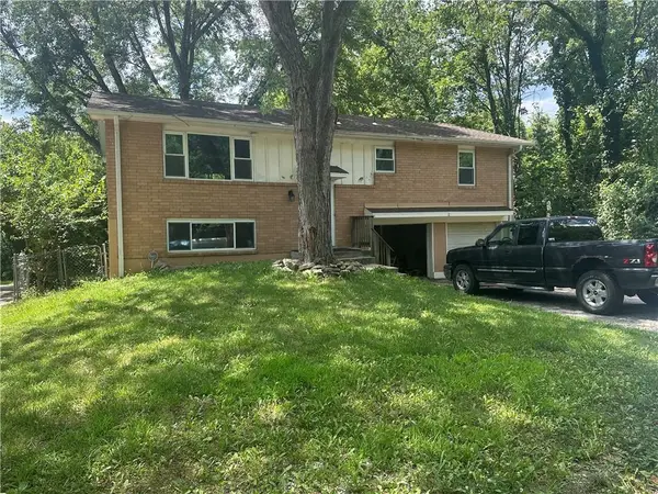 6534 NW Hamer Drive, Kansas City, MO 64118