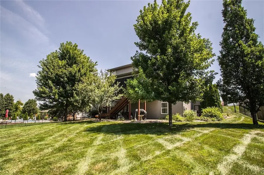 10208 N Farley Avenue, Kansas City, MO 64157 - #2