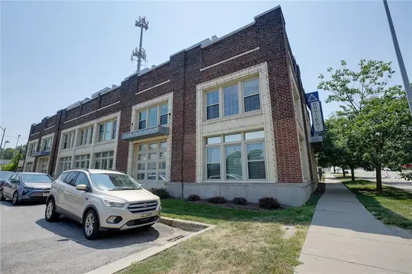 3001 Gillham Road #102, Kansas City, MO 64108