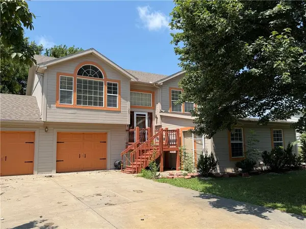 205 N Madison Street, Spring Hill, KS 66083