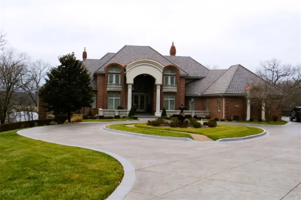 6006 West Shore Court, Parkville, MO 64152 - #1