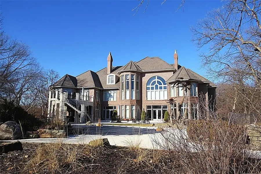 6006 West Shore Court, Parkville, MO 64152 - #2