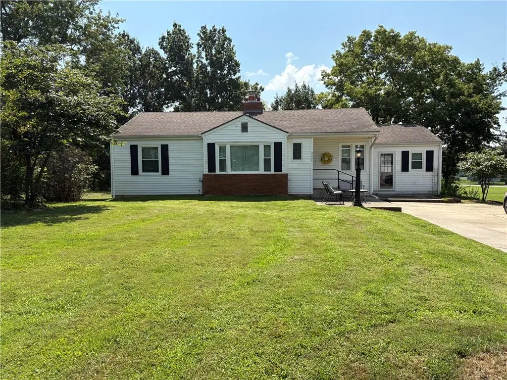 2405 E Mechanic Street, Harrisonville, MO 64701 - #1