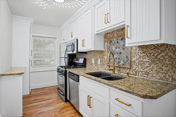 1207 W 45th Street #3E, Kansas City, MO 64111