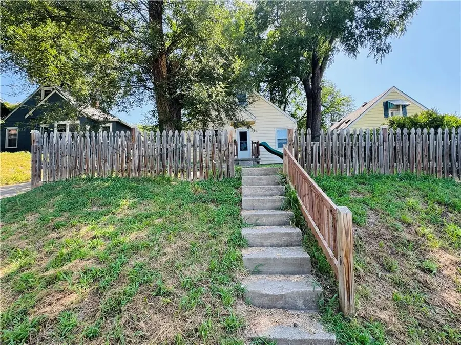445 N Quincy Avenue, Kansas City, MO 64123 - #2