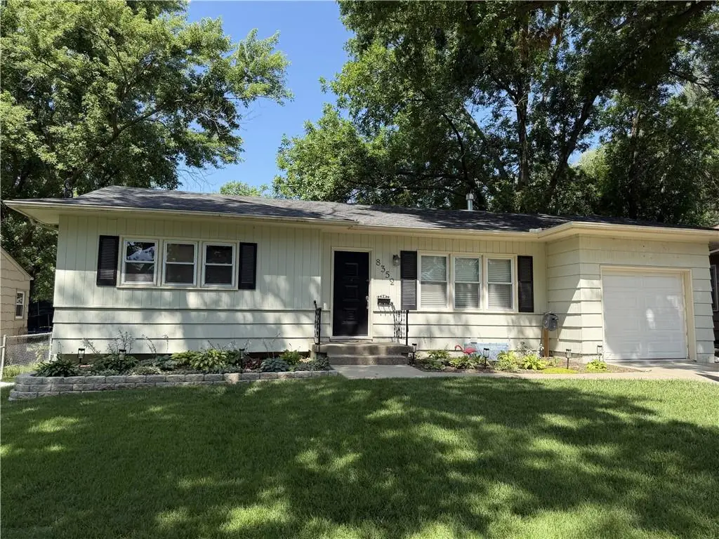 8352 Locust Street, Kansas City, MO 64131 - #1