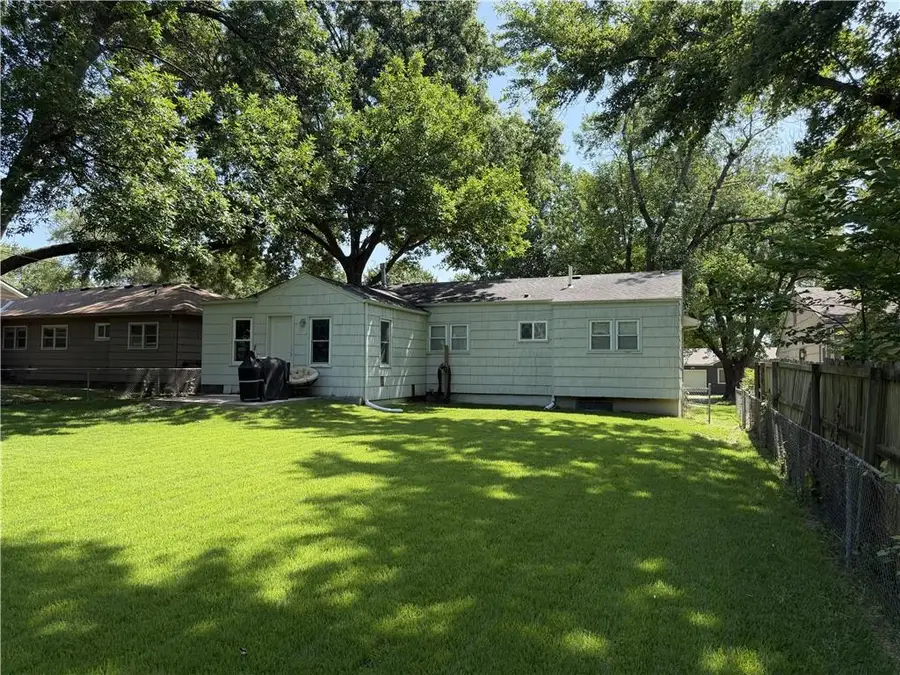 8352 Locust Street, Kansas City, MO 64131 - #2