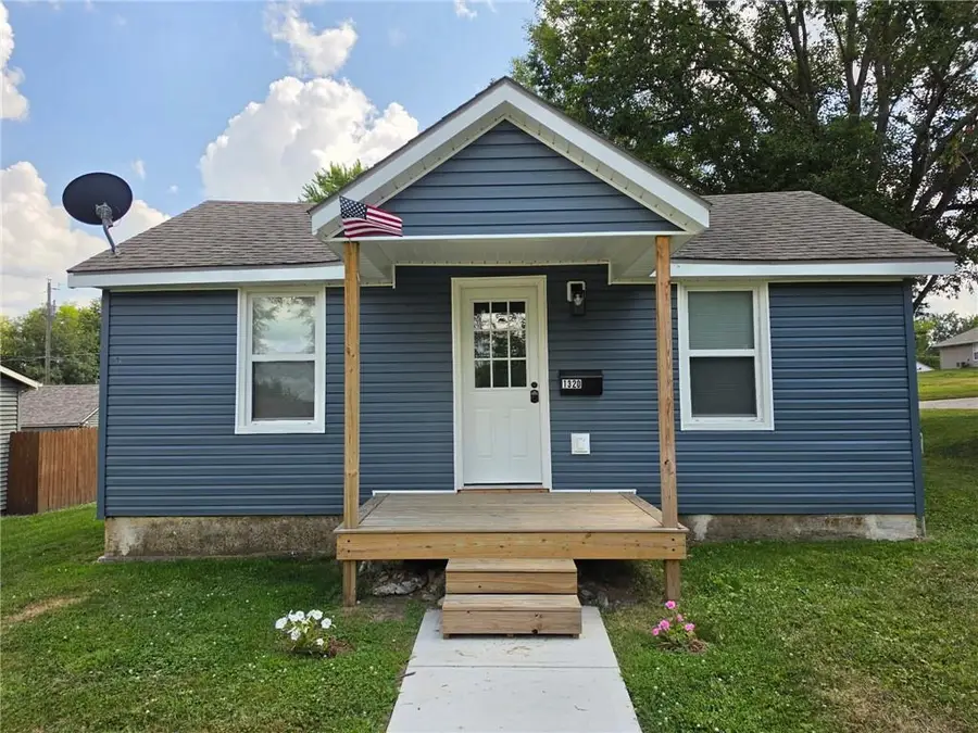 1320 E 3rd Street, Maryville, MO 64468 - #2