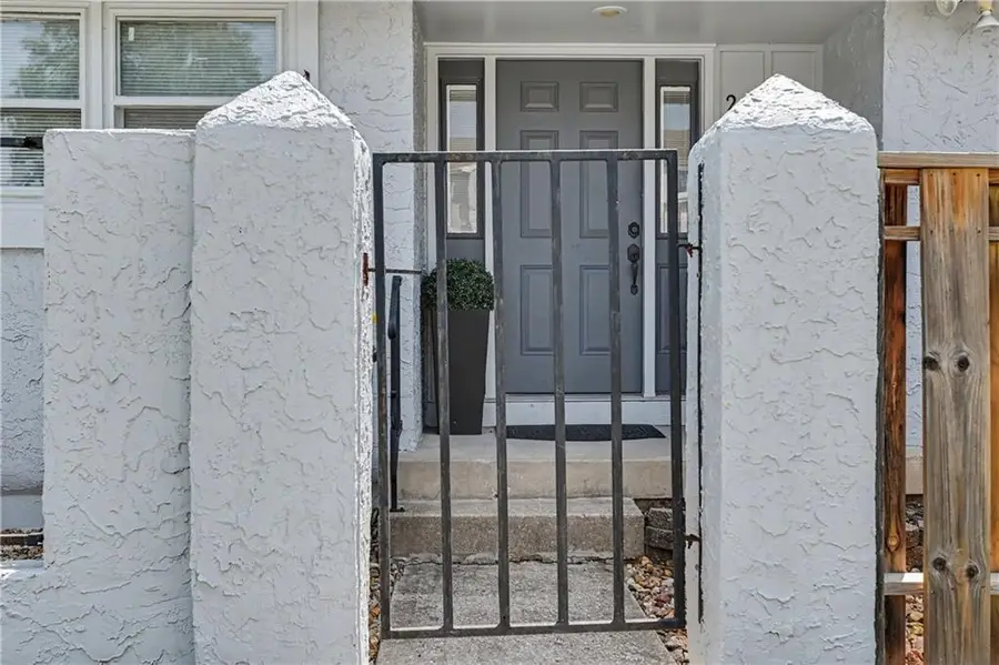 221 Woodbridge Lane, Kansas City, MO 64145 - #3