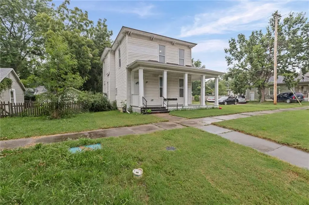 417 W 2nd Street, Ottawa, KS 66067 - #1