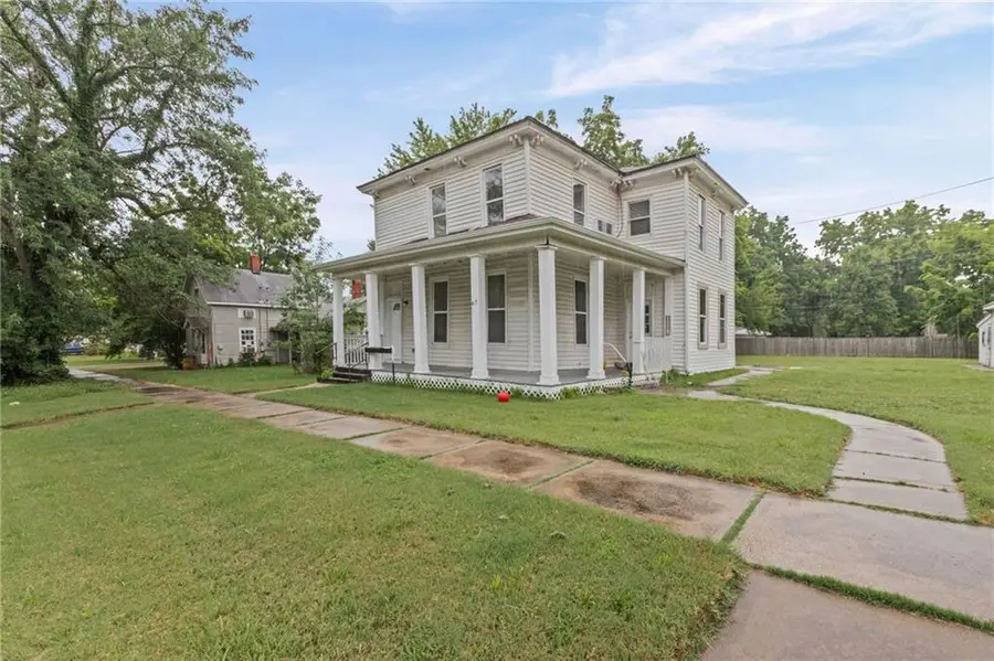 417 W 2nd Street, Ottawa, KS 66067 - #3