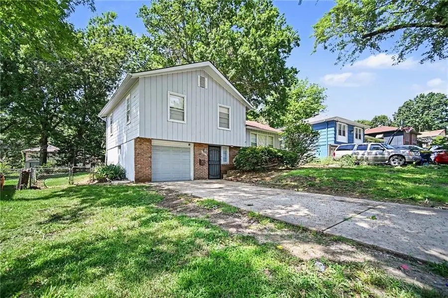 8007 E 93rd Street, Kansas City, MO 64138 - #2
