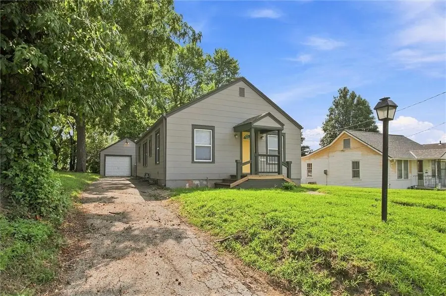 1125 S Dodgion Avenue, Independence, MO 64050 - #2