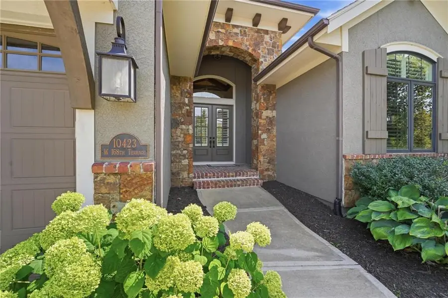 10423 W 168th Terrace, Overland Park, KS 66221 - #2