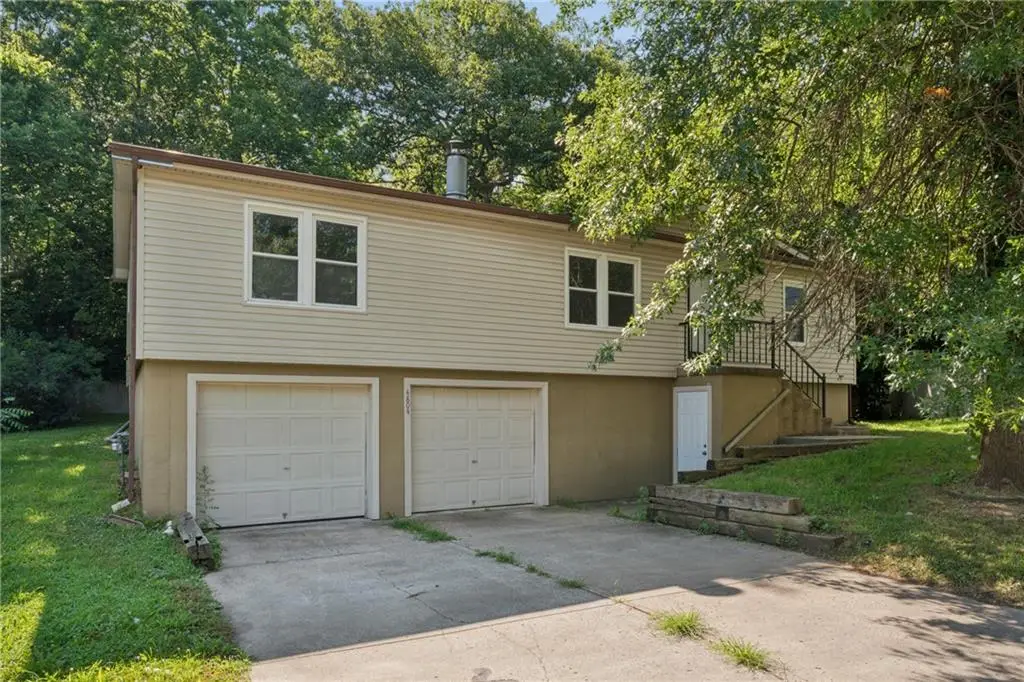 4804 W Christie Circle, Blue Springs, MO 64015 - #1