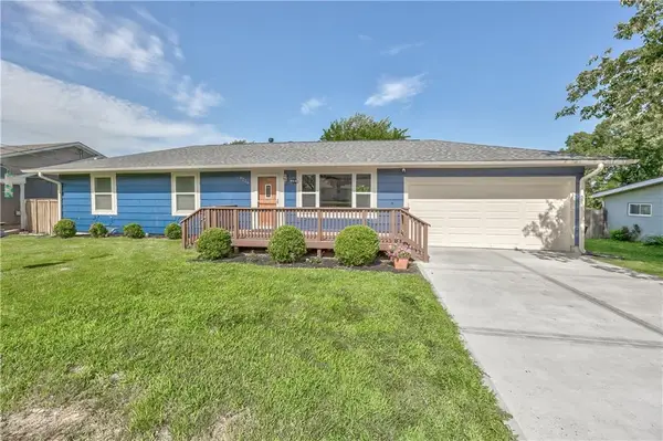 5226 Garner Lane, Merriam, KS 66203