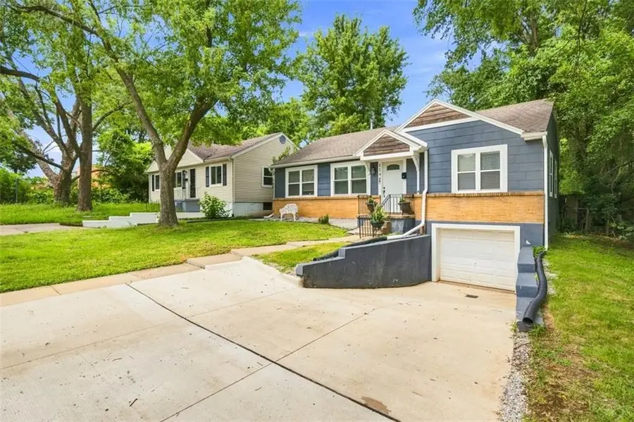 1146 E 67th Street, Kansas City, MO 64131 - #2