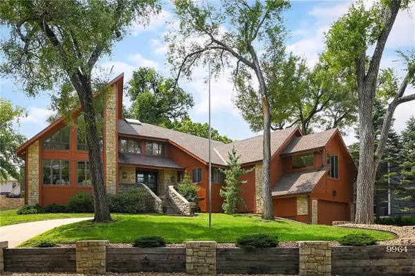 9964 Hemlock Drive, Overland Park, KS 66212