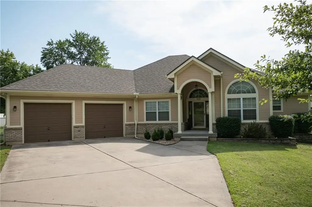 909 S Ann Street, Independence, MO 64056 - #1