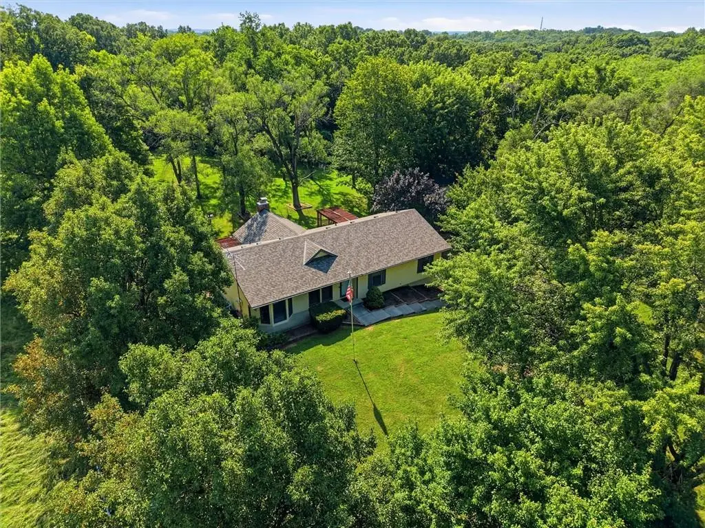 3901 NE Hill Haven Road, Kansas City, MO 64117 - #1