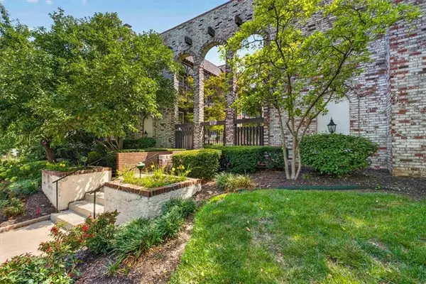 5019 Walnut Street #E, Kansas City, MO 64112