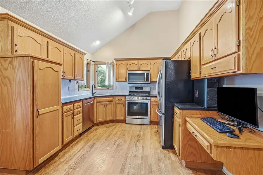 8707 N Mcdonald Avenue, Kansas City, MO 64153 - #3