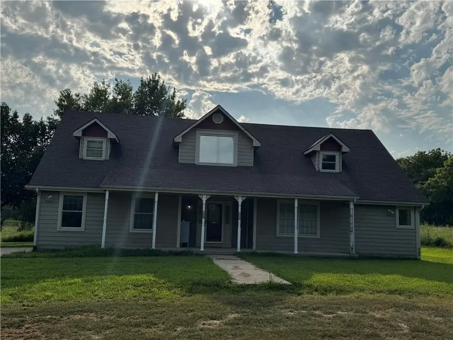 15833 206th Street, Tonganoxie, KS 66086 - #2