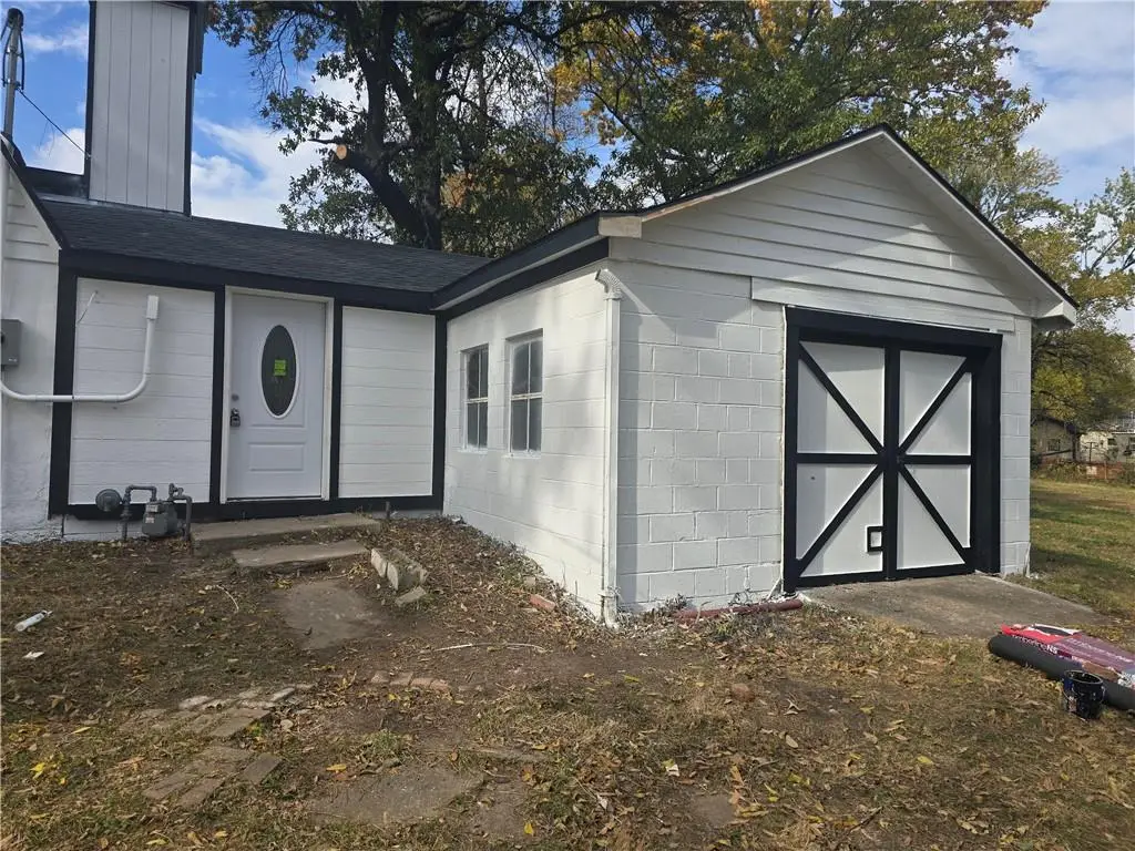 8708 N Grand Avenue, Kansas City, MO 64155 - #1