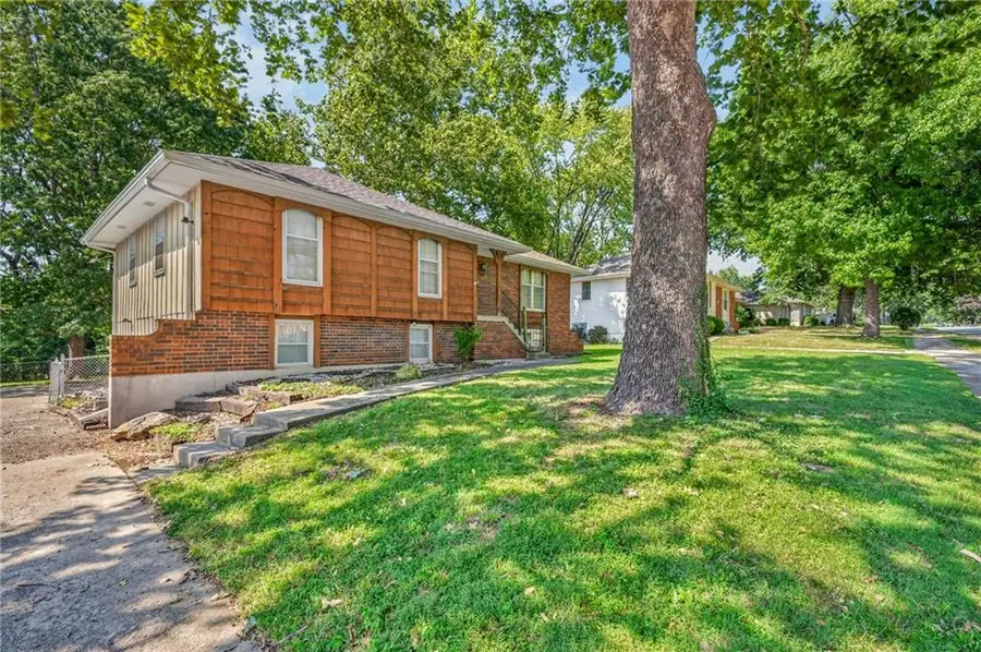 511 Northeast 1st Street, Blue Springs, MO 64014 - #2