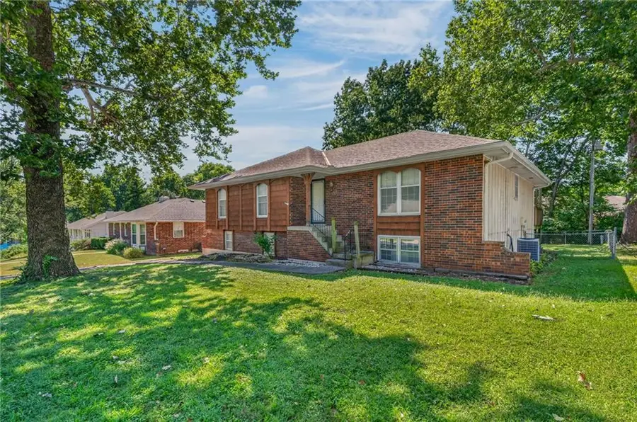 511 Northeast 1st Street, Blue Springs, MO 64014 - #3