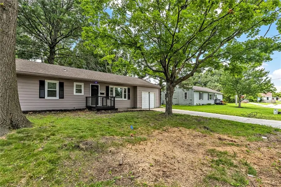 404 NE Grand Avenue, Lees Summit, MO 64063 - #2
