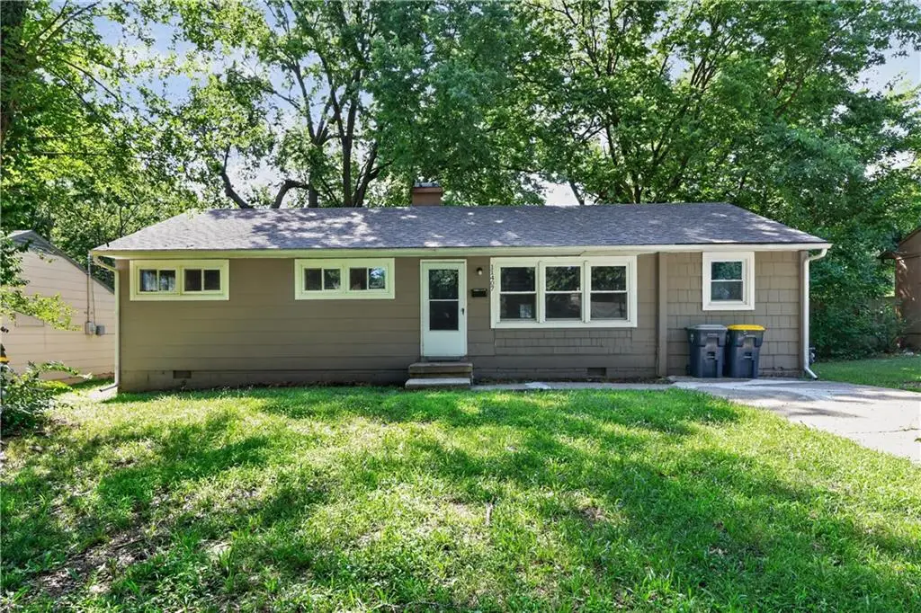 11407 Richmond Avenue, Kansas City, MO 64134 - #1