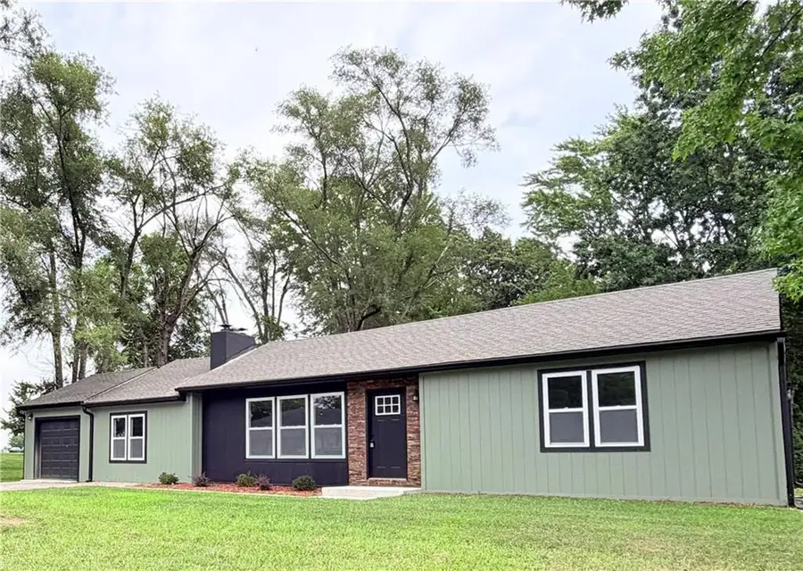 605 NE Douglas Street, Lees Summit, MO 64063 - #2
