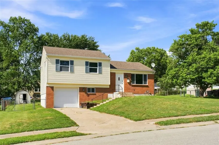 16104 E 32nd Street S, Independence, MO 64055 - #2