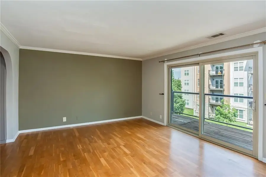 4616 Holly Street #6, Kansas City, MO 64112 - #2