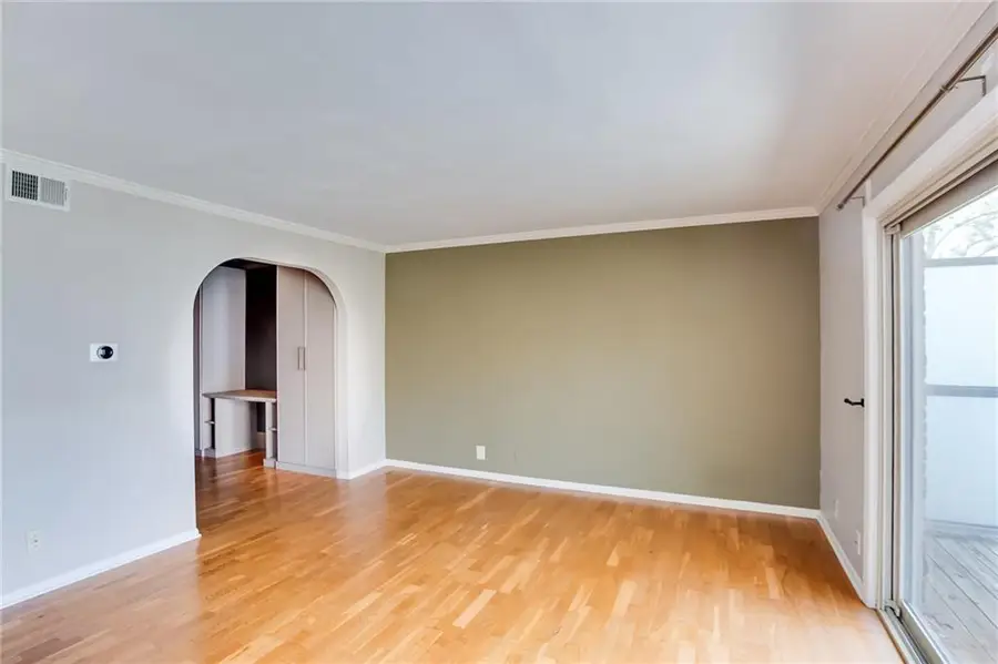 4616 Holly Street #6, Kansas City, MO 64112 - #3