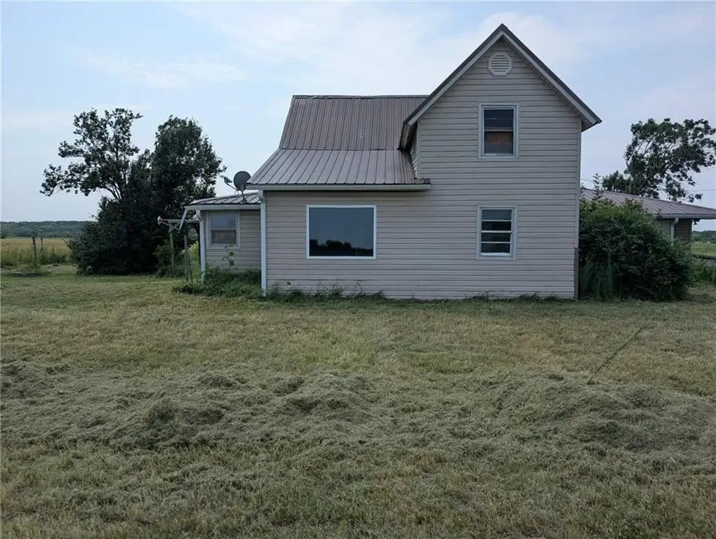 17841 SE Wabaunsee Road, Kincaid, KS 66039 - #1