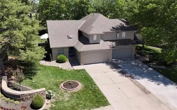 627 NW Timberbrooke Drive, Lee's Summit, MO 64081