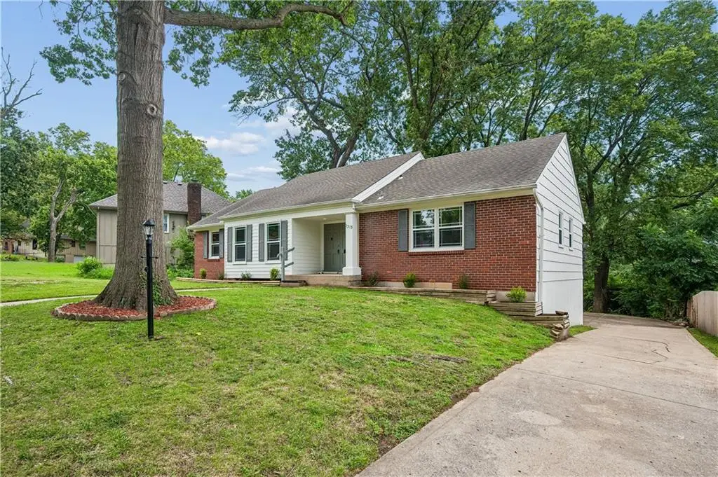 1313 E 98th Terrace, Kansas City, MO 64131 - #1