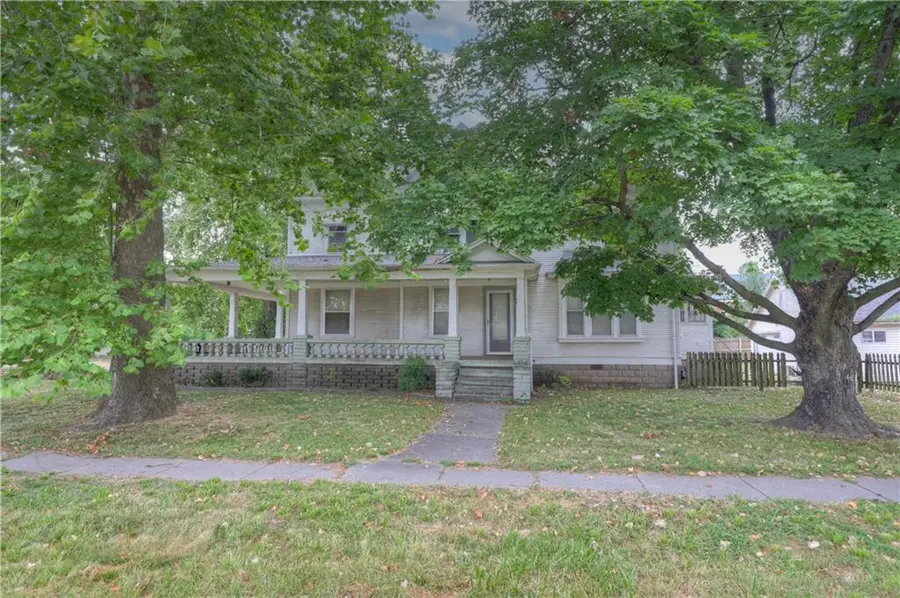 301 W Pine Street, Columbus, KS 66725 - #2