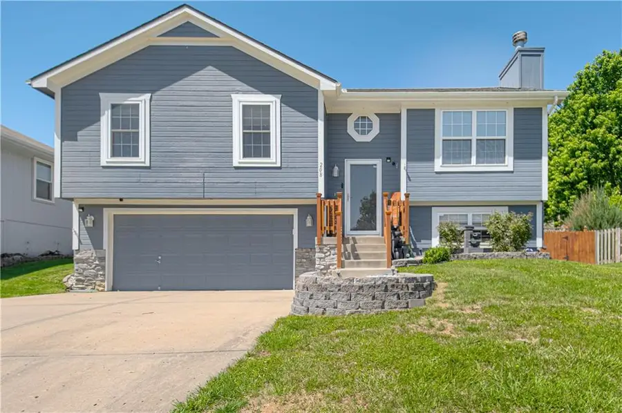 208 Hampton Drive, Smithville, MO 64089 - #2